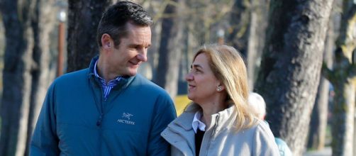 I&ntilde;aki Urdangarin y la infanta Cristina, exduques de Palma, disfrutan de un paseo en una de las salidas de la c&aacute;rcel.