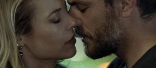 Jeiza e Caio em "A For&ccedil;a do Querer". (Reprodu&ccedil;&atilde;o/TV Globo)