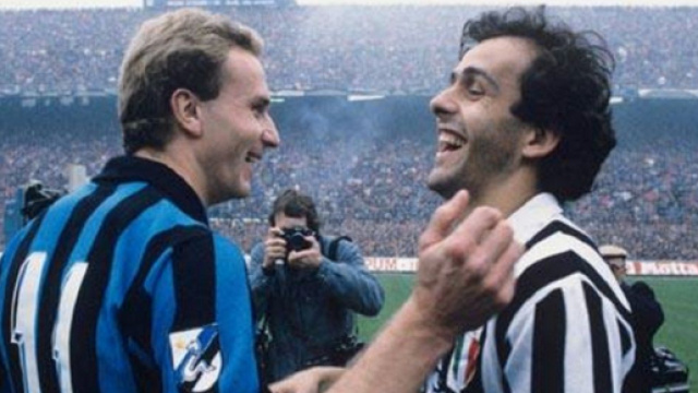 Karl Heinz Rummenigge e Michel Platini prima di Inter-Juventus della stagione 1984/85.