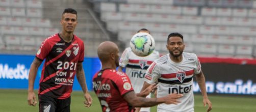 Confronto foi caracterizado pela dificuldade na cria&ccedil;&atilde;o de ambas as equipes, devido &agrave; forte marca&ccedil;&atilde;o. (Arquivo Blasting News)