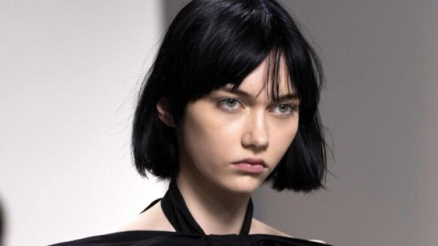 I tagli capelli medi e le acconciature: il caschetto e le onde per l'inverno 2021.