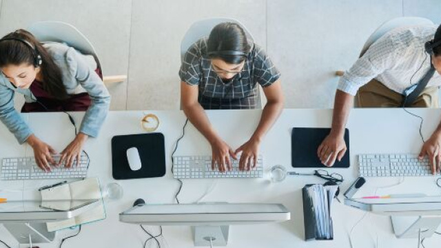 Adecco seleziona operatori per assistenza clienti.