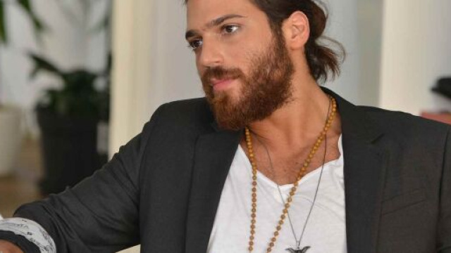 Can Yaman, dedica d'amore sui social.