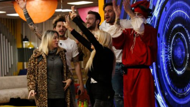 GF Vip, brutta notizia per i concorrenti.