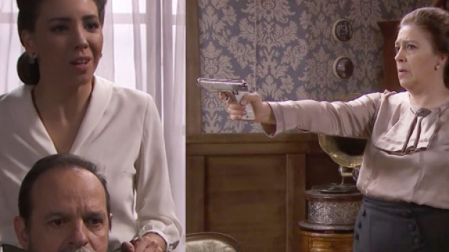 Il Segreto, spoiler al 29/01: Matias salva Emilia, arriva Jean Pierre il presunto pap&agrave; di Adolfo.