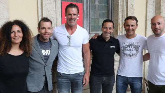 Massimiliano Lelli in un'immagine con anche Mario Cipollini.