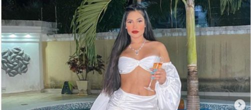 Flaylane escolhe look branco para virada de ano. (Reprodu&ccedil;&atilde;o/Instagram/@flay)