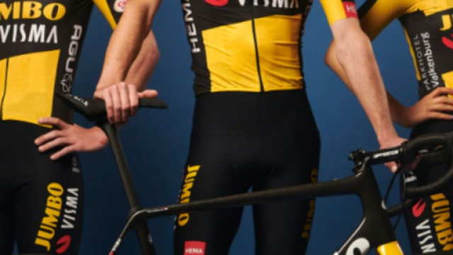 Le maglie e le nuove bici del Team Jumbo Visma per il 2021.