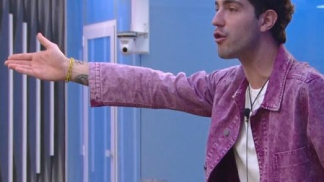 GF Vip, gaffe sull'account social del programma