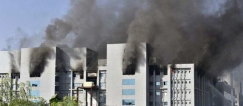 Na &Iacute;ndia, inc&ecirc;ndio atinge instala&ccedil;&otilde;es do maior fabricante de vacinas do mundo. (Arquivo Blasting News)