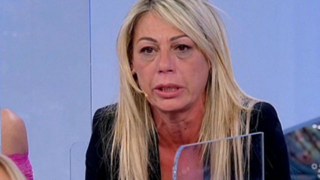 U&D, registrazione 20 gennaio: Aurora lascia lo studio in lacrime, l'ex mostra video privati.