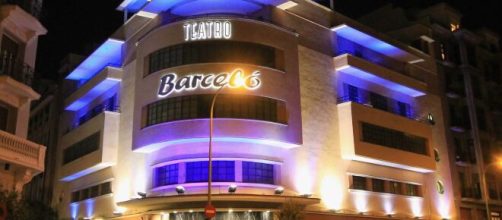 Indignaci&oacute;n por una fiesta multitudinaria de Cayetanos en el Teatro Barcel&oacute;