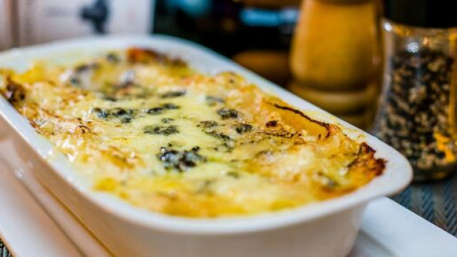 Lasagne bianche funghi salsiccia e provola.