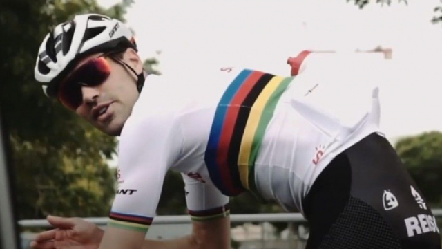 Tom Dumoulin con la maglia di campione del mondo a cronometro.