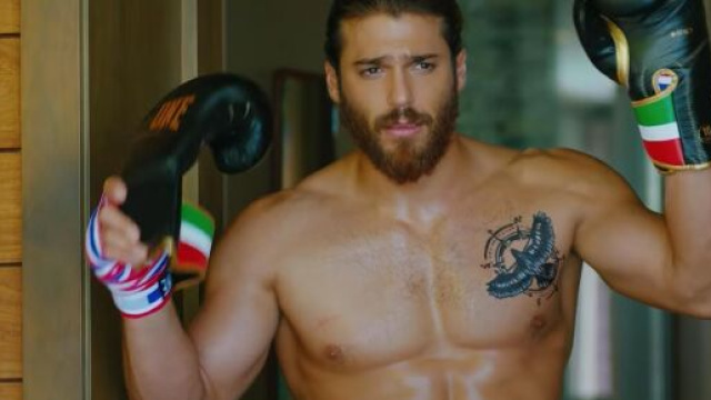 Daydreamer, polemica social contro Mediaset.