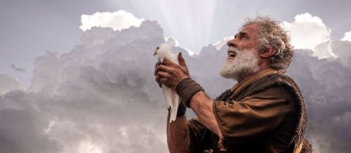 No&eacute; recebendo mensagem de Deus em "G&ecirc;nesis". (Reprodu&ccedil;&atilde;o/RecordTV).
