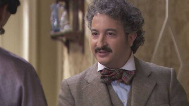 Una vita, anticipazioni: Alfonso Carchano gira un film diffamatorio su Bellita e poi viene arrestato.