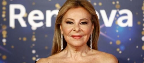 Ana Obreg&oacute;n se pone al lado de Ayuso y 'echa fuera' a Pedro S&aacute;nchez