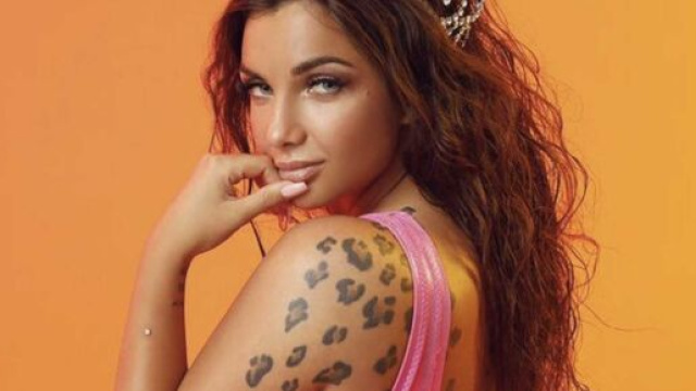 Elettra Lamborghini dichiara: 'Sono ancora attratta dalle donne'.