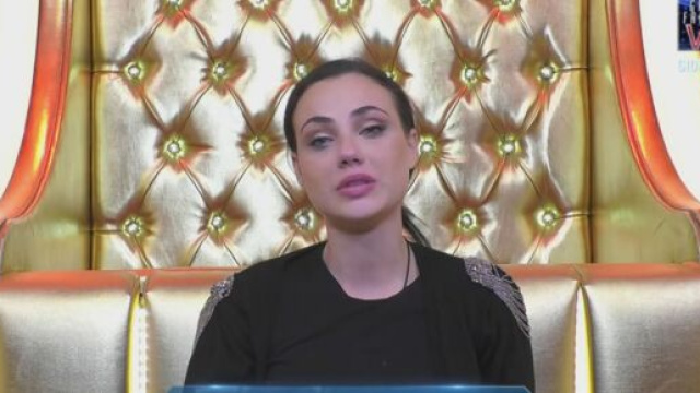 GF Vip, Rosalinda crolla dopo l'incontro con Giuliano: 'Vorrei abbandonare il gioco'.