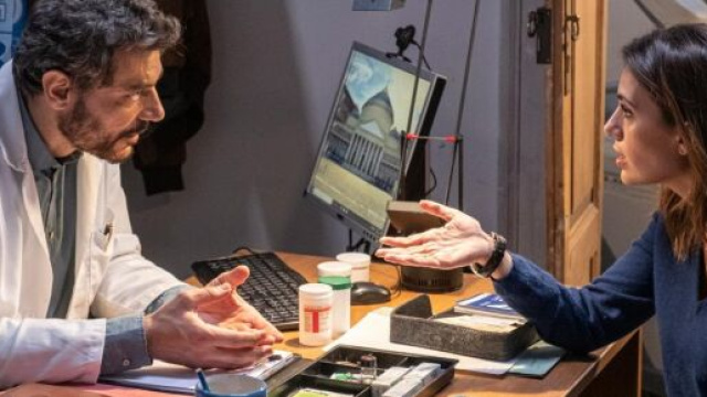 Mina Settembre, spoiler 4^ puntata: l'assistente sociale ai ferri corti con il ginecologo.