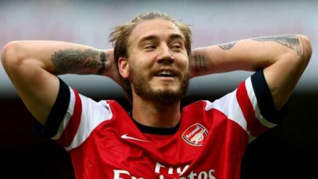 Nicklas Bendtner, nella foto con la maglia dell'Arsenal.