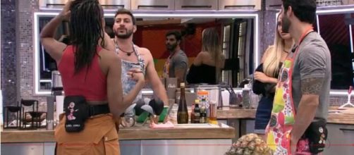 Caio e Lumena se desentendem no 'BBB21'. (Reprodu&ccedil;&atilde;o/TV Globo)