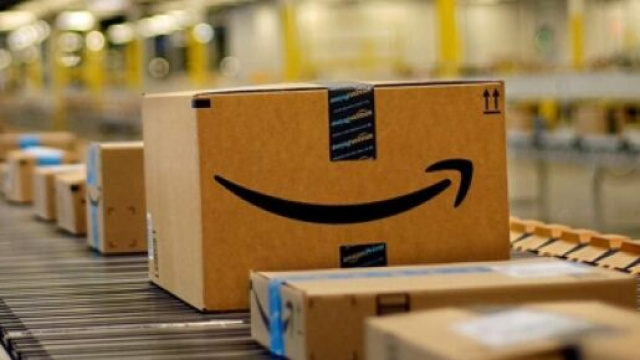 Amazon avvia le assunzioni per magazzinieri.