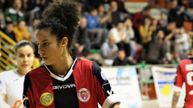 Sara Boutimah. Sullo sfondo Renata Adamatti.