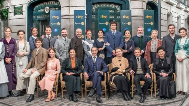 Il cast di Una Vita, soap opera scritta spagnola