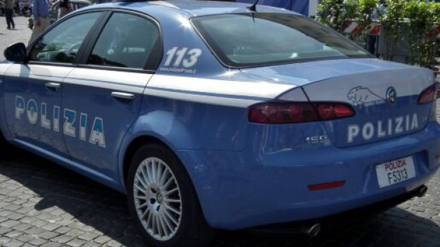 Marina di Carrara: 15enne colpisce con cocci di bottiglia un giovane di 21 anni durante una rissa.