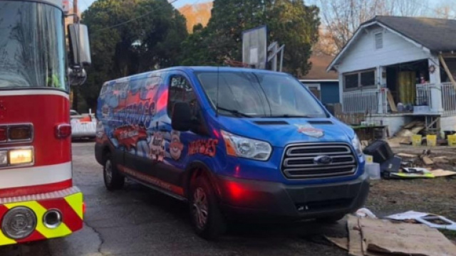 Un refuge est parti en fum&eacute; et les animaux ont &eacute;t&eacute; sauv&eacute;s par le courage d'un homme - &copy; facebook WNDRDOGS