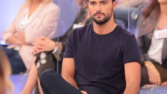 Uomini e Donne, registrazione 4 gennaio: Davide Donadei rimanda ancora la scelta.