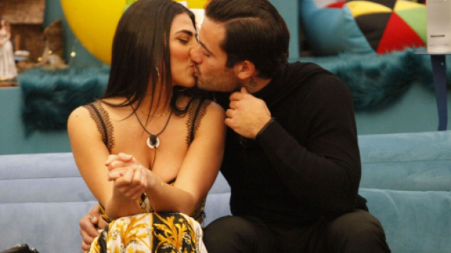 Grande Fratello Vip, Giulia su Pierpaolo: 'Sono sulla strada per innamorarmi'.