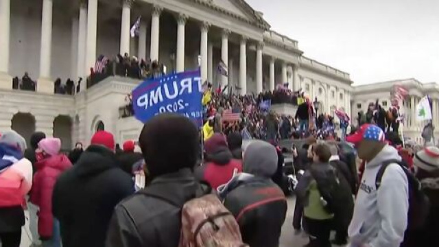 Sostenitori di Trump davanti a Capitol Hill