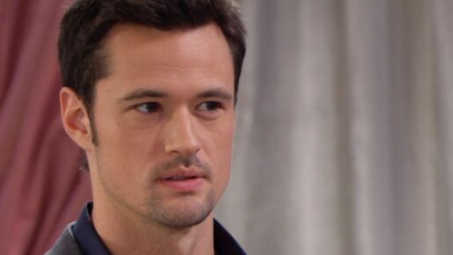 Beautiful, spoiler al 16/01: Forrester jr rimanda la firma dei documenti per l'adozione.