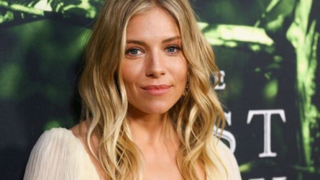 I tagli capelli scalati e acconciature: le onde, la treccia e lo chignon per l'inverno 2021.