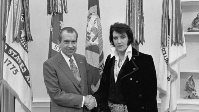 Elvis Presley e Richard Nixon nel 1970.