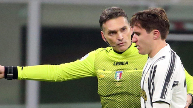 L'arbitro Irrati e Federico Chiesa.