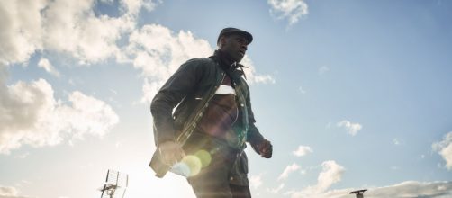 Omar Sy em cena de 'Lupin' da Netflix. (Foto: Arquivo Blastingnews)