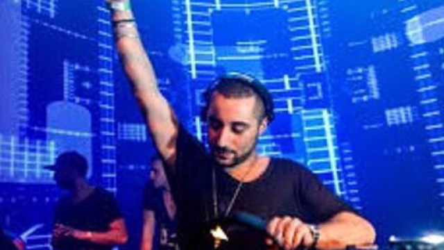 Caserta: il dj Joseph Capriati &egrave; stato accoltellato dal padre, &egrave; grave.