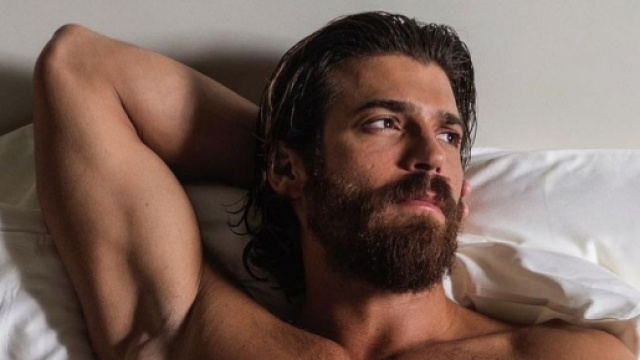 Can Yaman, retroscena sul suo stile di vita: 'In Turchia non sarebbe stato tollerato'