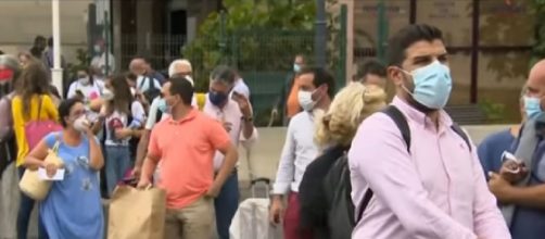 Toxic gas from La Palma volcano eruption threatens island (Image source: ABC News/YouTube)