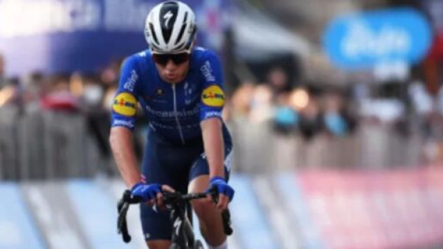 Remco Evenepoel impegnato al Giro di Lombardia.