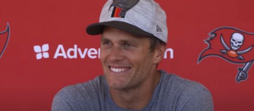 Brady threw 5 touchdown passes vs Dolphins (Image source: Tampa Bay Buccaneers/YouTube)