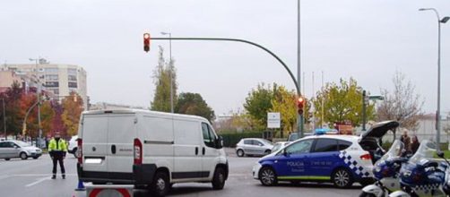 Unos delincuentes han huido a tiros de la Polic&iacute;a, protagonizando una espectacular persecuci&oacute;n en Sabadell - Wikimedia Commons