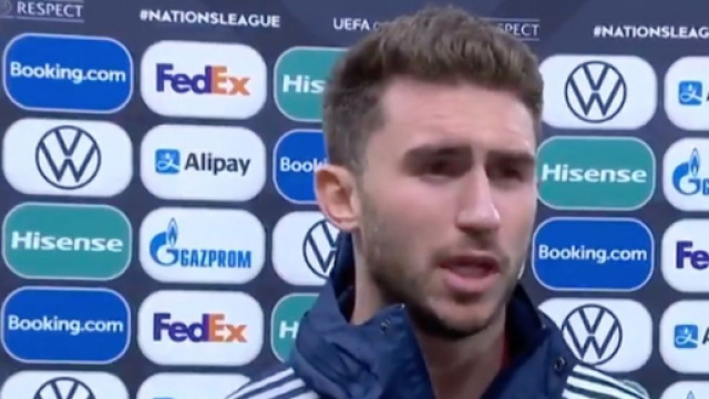 Aymeric Laporte agac&eacute; apr&egrave;s la d&eacute;faite contre la France. (cr&eacute;dit Twitter L'Equipe)