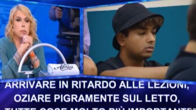 Amici 21, Inder viene cacciato via dalla prof Anna Pettinelli e lascia la scuola (Video).