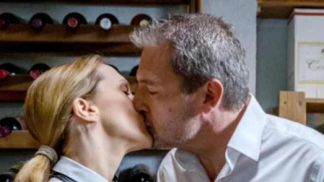 Tempesta d'amore, anticipazioni tedesche: Rosalie manger&agrave; delle ostriche e avr&agrave; un malore.