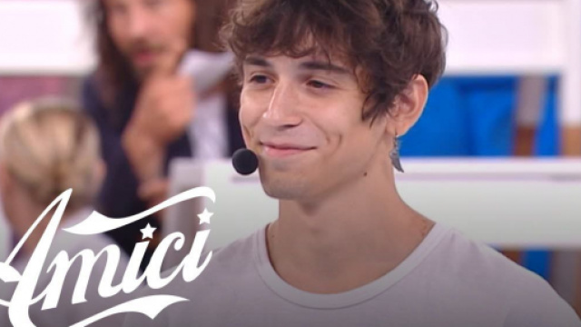 Amici, spoiler riprese 13 ottobre: Alex vince l'inedita prova cantanti, Giacomo rischia.